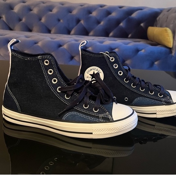 Converse - Picture 2 of 6